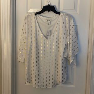Women’s White House Black Market NWT white/gold print butterfly sleeve blouse.